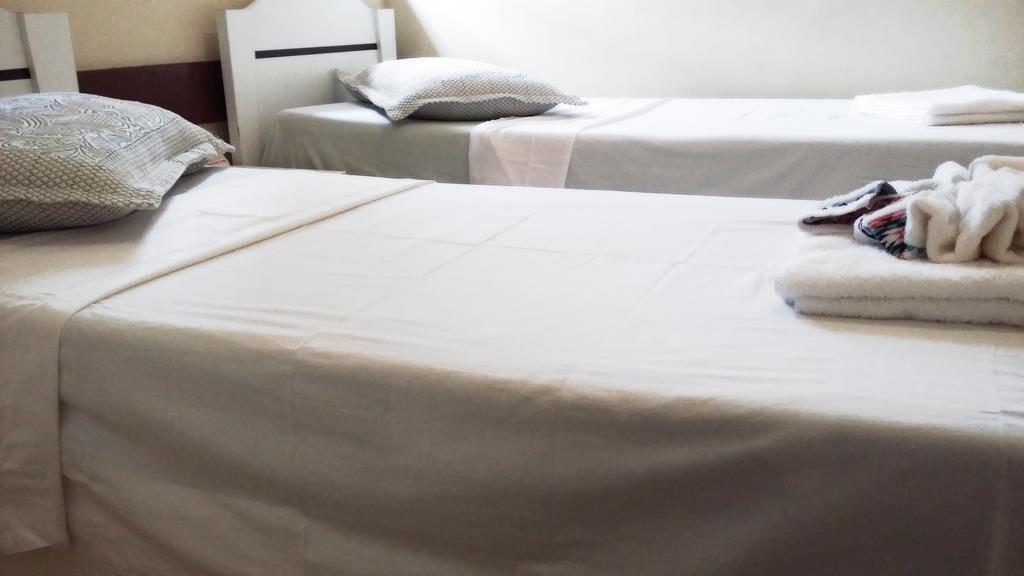 Quarto com Cama de Casal ou 2 de Solteiro